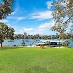 Hsns1 - Bask In Sydney\'S Beauty At Harbourview Haven Apt