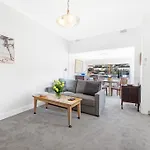 Hsns1 - Bask In Sydney\'S Beauty At Harbourview Haven Apt