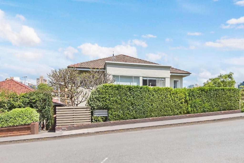 Apartment Hsns1 - Bask In Sydney's Beauty At Harbourview Haven *