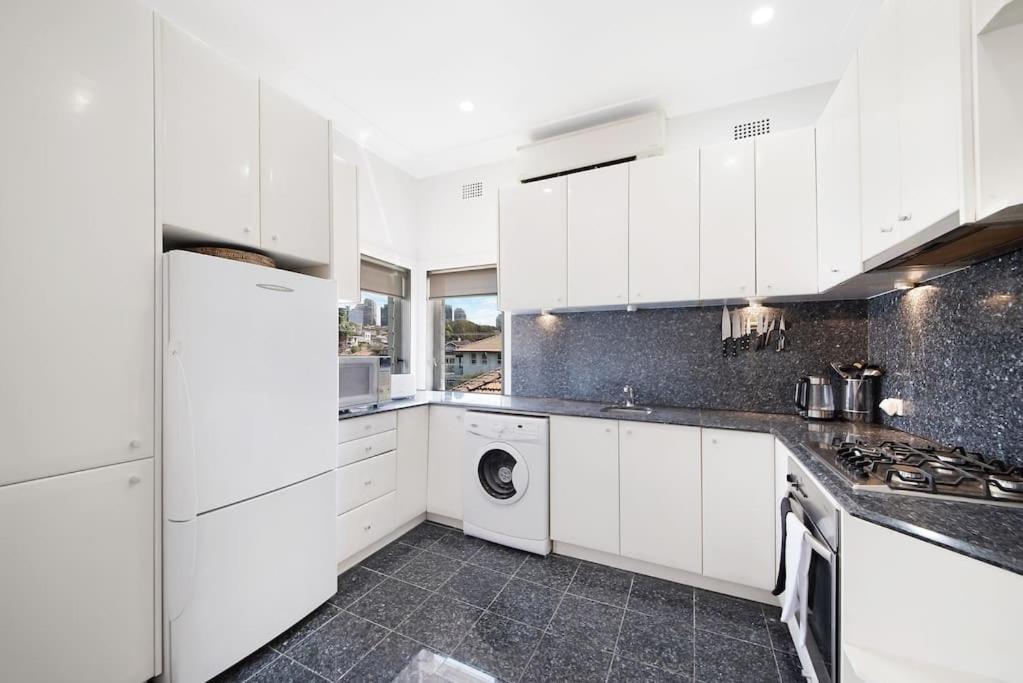 Hsns1 - Bask In Sydney's Beauty At Harbourview Haven Apartment